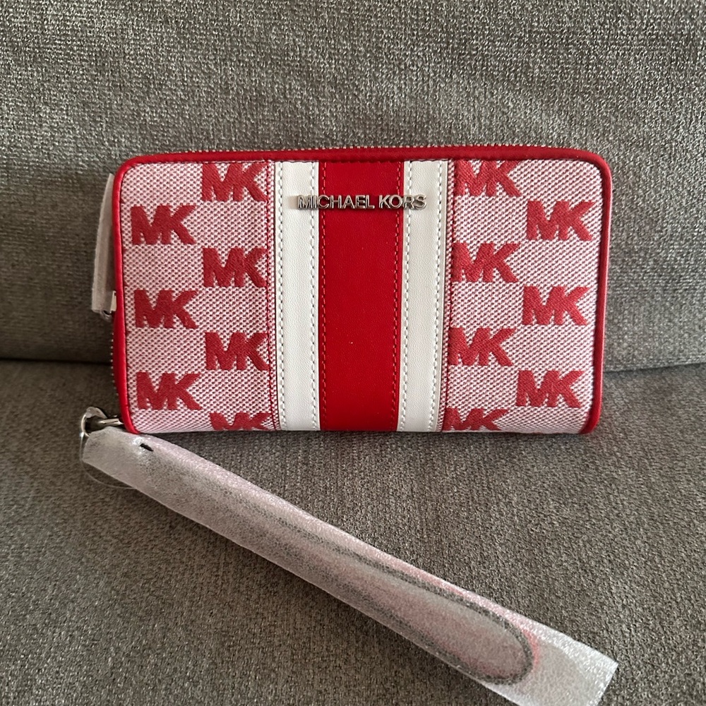 Michael Kors jet set travel wallet